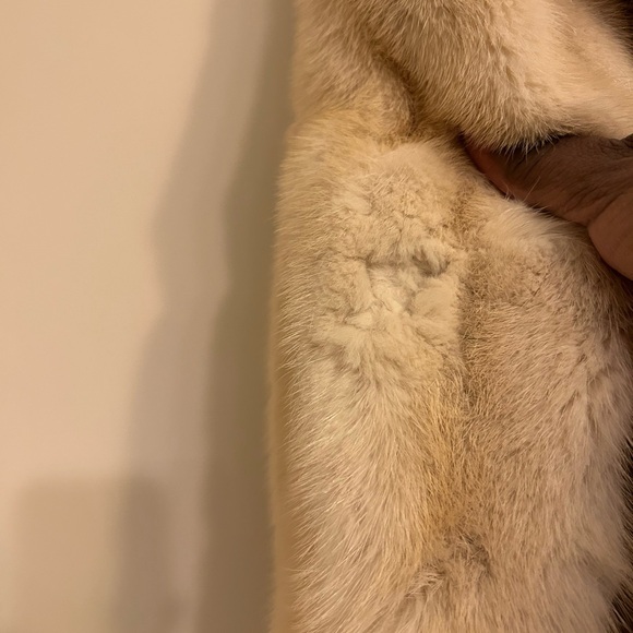 Elegant Beige Fur Coat - Picture 9 of 11